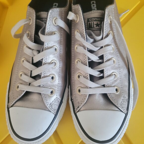 Metallic converse - Picture 2 of 3